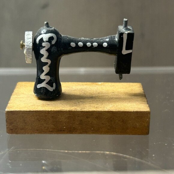 Shackman Other - Vintage Shackman Miniature Dollhouse Sewing Machine Figurine